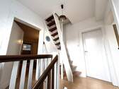 Blick zum Aufgang ins ausbaubare Dachgeschoss - 