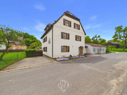 Frontansicht - Großzügiges Familienhaus in ruhiger Stichstraße mit Garten & Terrasse