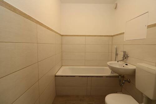 Bad mit Wanne - Ein großes Schnäppchen! - Großzügige 3RW mit 2 Balkonen