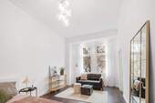 Wohnraum mit Erker - Exklusive lichtdurchflutete Altbauwohnung in zentraler Lage