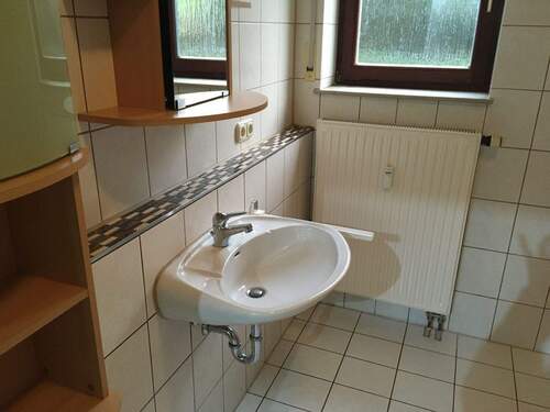 ...mit Spiegelschrank - 