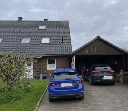Ansicht Straße - 3 Stellplätze - 5 Zimmer Doppelhaushälfte zum Kaufen in Gross Wittensee