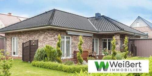 Beispiel-Abbildung - Komfort auf einer Ebene - 3-Zimmer-Winkelbungalow Niedrigenergiehaus EH 40 mit Wärmepumpe und PV - Neubauplanung