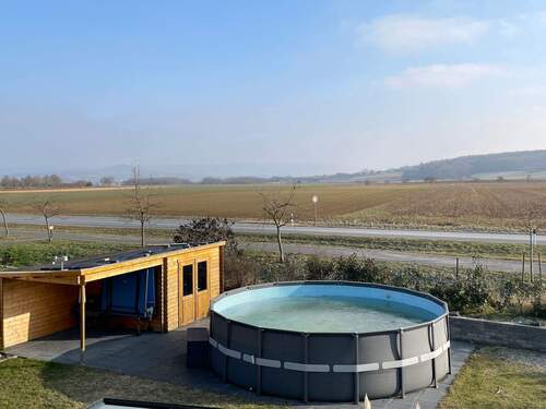 Gartenhaus und Pool - 