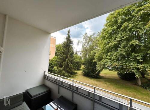 Balkonblick - 2 Zimmer Etagenwohnung zum Kaufen in Berlin