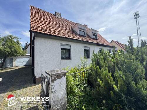 Doppelhaushälfte mit Nebengebäude & Garage - 4 Zimmer Doppelhaushälfte zum Kaufen in Sömmerda