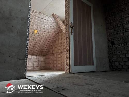 Nebengebäude_Zimmer im OG - 