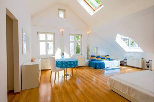 Rechte Einheit - Wohnen & Arbeiten vereint - unter einem Dach mit Charakter