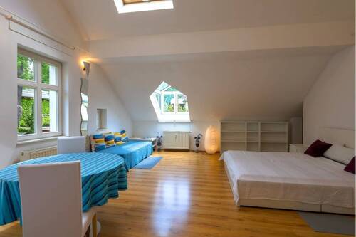 Rechte Einheit - 4 Zimmer Etagenwohnung zum Kaufen in Berlin