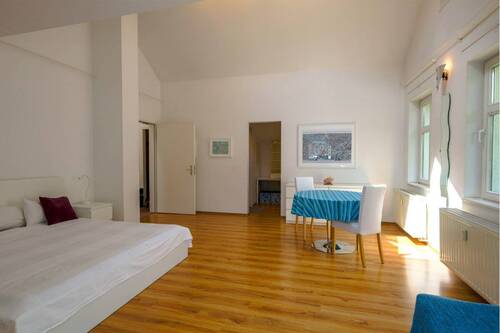 Rechte Einheit - 4 Zimmer Etagenwohnung in Berlin