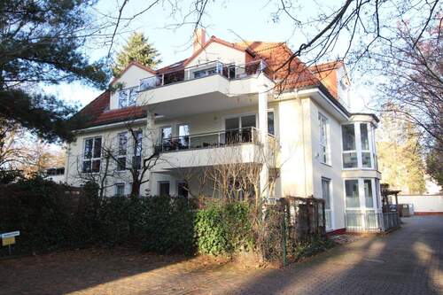 Seitenasicht - Wohnen im Grünen: Souterrain-3-Zimmer in Lichterfelde West - sofort frei, kaufen statt mieten!