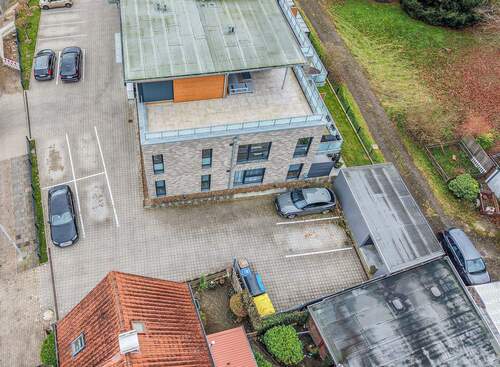 Fahrradschuppen und Parkplätze - 