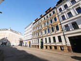 Straßenansicht - Stilvolle Altbauwohnung mit Balkon in gefragter Lage von Leipzig
