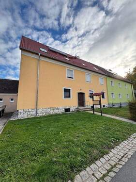 Strassenansicht - Etagenwohnung mit 48,40 m² in Sulzbach-Rosenberg zum Kaufen