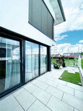 Terrasse_OG_ - KfW-55 Exklusive Doppelhaushälfte in Nersingen mit Doppelgarage- Ihr neues Zuhause