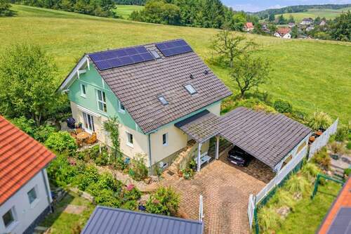 Hausansicht - Freistehendes Einfamilienhaus in direkter Feldrandlage!