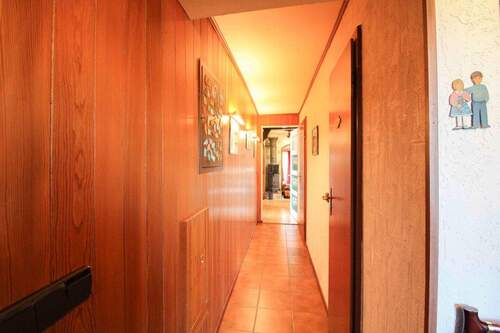 Flur (2) - 