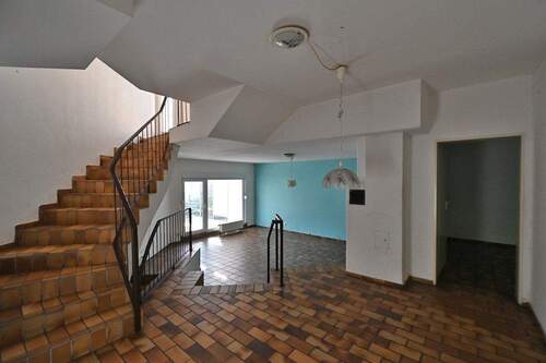 Wohnzimmer - 5 Zimmer Etagenwohnung zum Kaufen in Essen