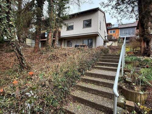 Weg 4 zum Haus, 11 Stufen - 5 Zimmer Mehrfamilienhaus, Wohnhaus zum Kaufen in Pforzheim