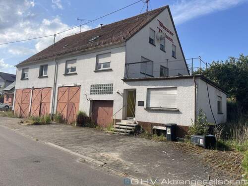 2315 Außenansichten 1 - 8 Zimmer Mehrfamilienhaus, Wohnhaus in Freisen