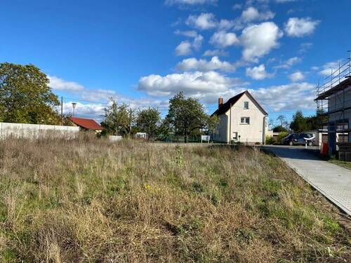 Blick zur Straße - Thierbach entdecken: Grundstück für Ihr Eigenheim sichern
