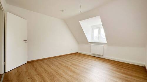 Schlafzimmer 2 - 3 Zimmer Etagenwohnung in Neumarkt in der Oberpfalz