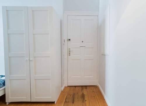 Eingangstür - 1 Zimmer Etagenwohnung zum Kaufen in Berlin