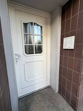 Hauseingang - Etagenwohnung mit 60,00 m&sup2; in Duisburg zum Kaufen