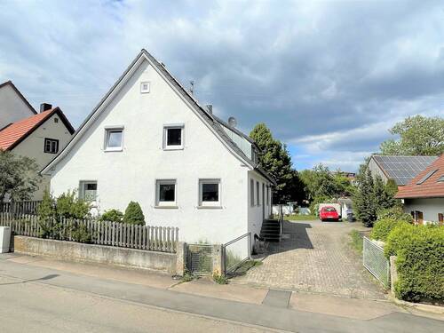 Ansicht Straßenseite - 5 Zimmer Einfamilienhaus zum Kaufen in Kirchheim am Ries