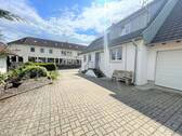 großzügige Hoffläche - 5 Zimmer Einfamilienhaus in Kirchheim am Ries