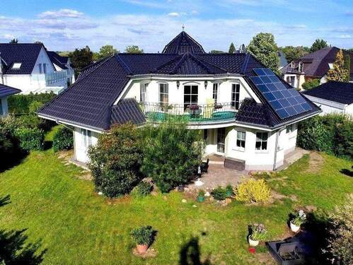Blick auf Haus & Garten - Zeitlos schön: Einfamilienhaus mit Gartenidylle und Eleganz