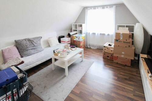 Wohnzimmer - 2 Zimmer Etagenwohnung zum Kaufen in Böblingen