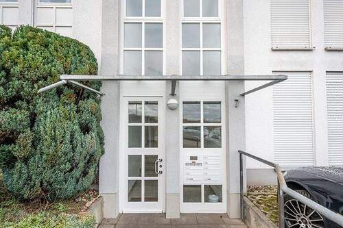 Der Hauseingang - 3 Zimmer Etagenwohnung in Budenheim