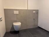 WC und Waschmaschine - 