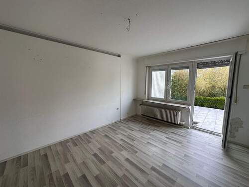Zimmer EG mit Zugang zum Garten - 