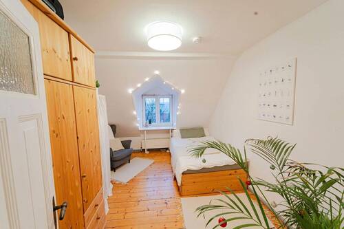 Schlafzimmer 1 - Etagenwohnung mit 70,00 m² in Lübeck zum Kaufen