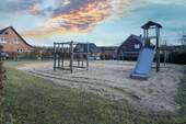 mit benachbartem Kinderspielplatz - 