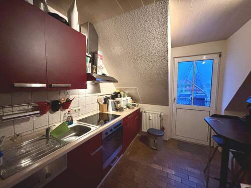 Küche mit Zugang zum Balkon - 