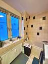 Tageslicht Bad mit Badewanne - 