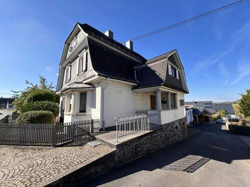 Straßenansicht - 7 Zimmer Einfamilienhaus in Unnau