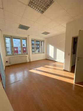 Büroraum 3 - Helle Büroräume direkt neben der Hochschule Düsseldorf - flexibel