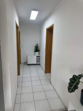 Flur ..jpg - 2 Zimmer Etagenwohnung zur Miete in Niederwerrn