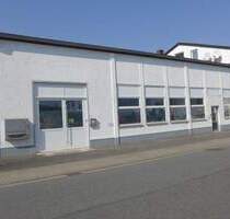 Beheizbare Lagerhalle mit Büro, Ausstellungs- und Verkaufsfläche in Groß-Gerau