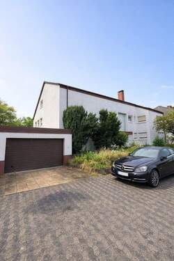 Außenansicht Garage & Haus - 