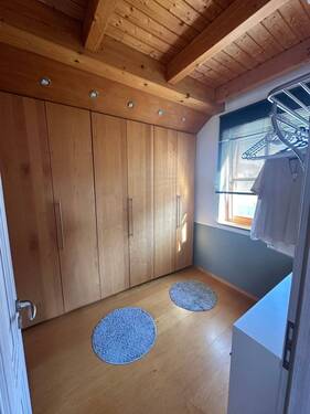 Dachgeschoss-Ankleidezimmer - 