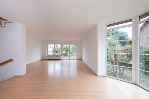 Bild eines Vergleichsobjekts - Doppelhaushälfte in Fahrland mit großem Wohn-Essbereich und idyllischem Garten