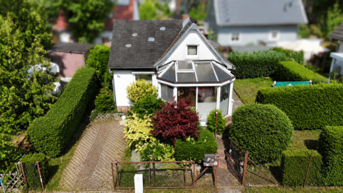 ChatGPT Luftbild Tiny House.png - Charmantes Tiny House mit Blick auf den Krossinsee