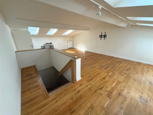Büro - ***LICHTDURCHFLUTETE BÜROFLÄCHE MIT 3 BÜRORÄUMEN IN HALVESBOSTEL ZU VERMIETEN***