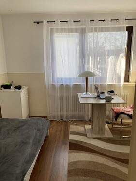 1.OG rechts Zimmer 2 - 