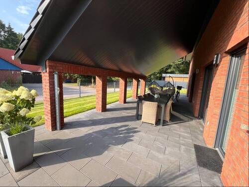 überdachter Terrassenbereich - 